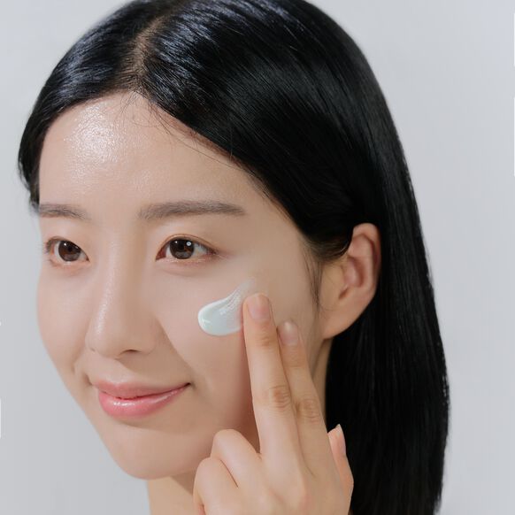 SKIN1004 - Madagascar Centella Hyalu-Cica Water-Fit Sun Serum SPF50+ PA++++ - 100ml